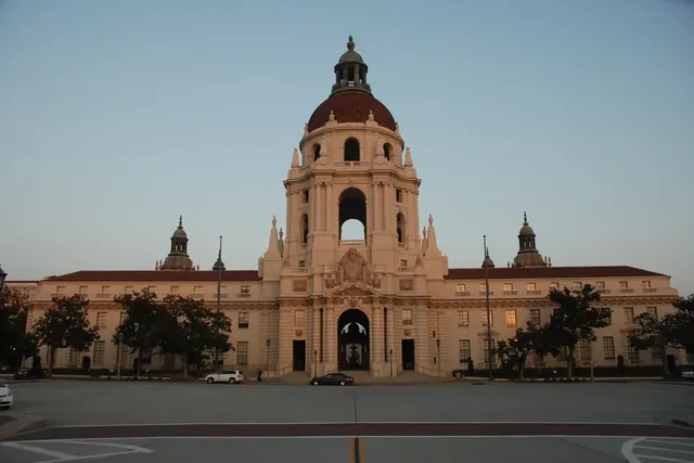 Fence contractor in Pasadena, CA